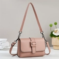 Elegante borsa a tracolla in pelle color malva con fibbia quadrata e decoro di orchidea - 20*6*13.5 / Rosa