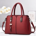 Bolso de mano rojo oscuro con patrón lichi, colgante de perla y correa - 31*13*23CM / Granate