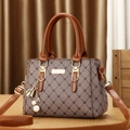 Borsa vintage con motivo a M in tessuto e tracolla in pelle marrone retrò - Cachi & Marrone
