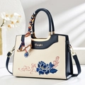 Sac à main élégant à broderie florale chinoise crème et bleu marine avec foulard en soie - Bleu