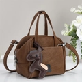 Bolso bandolera de cuero sintético marrón con colgante de caballo y correa ajustable - 25x14x15cm / Marrón