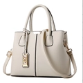Sac fourre-tout chic en cuir grainé beige avec garniture dorée et bandoulière - Blanc Cassé