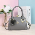 Sac à main élégant en cuir PU gris avec logo chat doré et bandoulière longue amovible - Gris