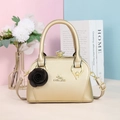 Elegante borsa a mano in pelle PU dorata con chiusura a gemma e ciondolo a rosa nera - Oro