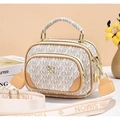 Sac bandoulière beige chic avec boucle trèfle et sangle à motif floral en décor de vie - Lettres Écru