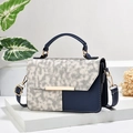 Sac bandoulière bleu marine et blanc bicolore avec détails dorés et poignée chic - Bleu