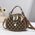 Schachbrett-Handtasche mit Katzenanhänger und Seidentuchgriff für Damen - 20*8*15 / Kaffeebraun