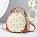 Bolso bandolera FOSIDIRI con monograma y diseño de cúpula redonda con asa en color crema - Blanco