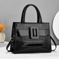 Sac à main noir brillant motif crocodile avec boucle et bandoulière réglable pratique - Noir