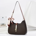 Bolso hobo acolchado marrón vintage con cierre de metal dorado y pañuelo de seda - 26x6x19cm / Patrón X Café