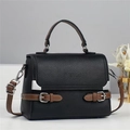 Klassische Handtasche aus schwarzem Leder mit braunem Griff und abnehmbarem Gurt - Schwarz