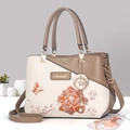 Bolso beige con bordado floral naranja, motivos de mariposas y colgante de estrella - Estilo 1-Caqui