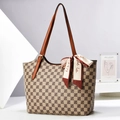 Borsa tote a scacchi da donna con manici in pelle marrone e sciarpa di seta decorativa - 32*12*28cm / Cachi