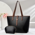 Ensemble sac cabas noir et caramel avec une petite pochette assortie sur fond épuré - Noir