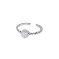 Verstellbarer S925 Sterlingsilber Ring mit gedrehtem Design und Regenbogen-Opal - Einstellbar Offen / Weißgold