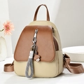 Modischer Damen-Rucksack in Kontrastfarben mit niedlichem Hasenanhänger und Paillettenband - Khaki mit Braun