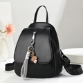 Vielseitiger schwarzer Mini-Rucksack für Damen aus PU-Leder mit Silberzipper und Hasenanhänger - Schwarz