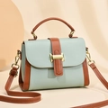 Modische Handtasche aus mintgrünem und karamellfarbenem Leder mit goldener Schnalle - Grün