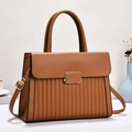 Sac à main élégant marron caramel avec texture plissée et boucle dorée - Jaune Terre