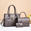 Ensemble détaillé de sacs taupe matelassés avec ferrures dorées et fermoir anneau - Gris