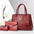 Set di borse da donna 3 pezzi in rosso scuro con trama a coccodrillo e finitura lucida - Borsa a Mano Tracolla E Portafoglio / Rosso Vino
