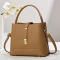 Sac seau élégant en cuir marron grainé avec détails dorés et bandoulière amovible - Khaki