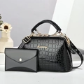 Set borsa a mano due pezzi nera con motivo coccodrillo, manici dorati e pochette coordinata - 24*13*14 / Nero