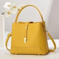 Sac seau jaune motif litchi avec poignée ronde et fermoir carré doré élégant - Jaune Vif