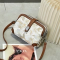 Sac bandoulière blanc brodé de fleurs avec trois zips et bandoulière en similicuir brun - Marron