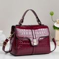 Burgundy faux crocodile leather handbag with gold metal lock and detachable shoulder strap - 22*8.5*17 / Red