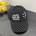 Gorra de béisbol negra con lunares, bordado Paris Berlin Seoul y visera curva - 56-58cm (Ajustable) / Patrón de Lunares / Negro