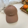 Casquette de baseball en coton marron avec broderie sheenlines dans un décor cosy - Rose Lotus