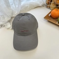 Casquette de baseball en coton gris foncé avec broderie rouge et design classique à 6 pans - Gris