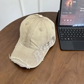 Casquette vintage kaki délavée avec broderie ROSE 3D posée sur une table en bois - 56-60cm (Ajustable) / Khaki
