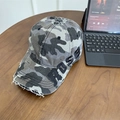 Casquette de baseball camouflage usée avec broderie Rose sur table en bois - 56-60cm (Ajustable) / Camouflage Noir