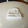 Witte geribbelde gebreide muts met veiligheidsspelden, unisex punk wintermuts - Wit