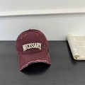 Berretto da baseball vintage bordeaux con ricamo NECESSARY bianco e dettagli consumati - Taglia Unica(Regolabile) / Borgogna