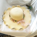 Women's wide brim straw sun hat with floral wreath and pink ribbon for beach vacations - Approx. 54-58cm / Beige