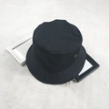 Sombrero bucket negro de algodón con anillas metálicas decorativas y ventilación - 56-58cm / Estilo Anillos Metálicos