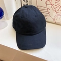 Dettaglio del cappello da baseball nero classico in cotone con cuciture rinforzate e tela - Regolabile / Blu Notte