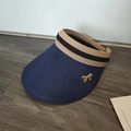 Detail van marine stro visier met gouden strik en gestreepte elastische band - Marineblauw
