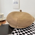 Details der Khaki Cord-Baskenmütze mit einer goldenen TOP SECRET Metall-Plakette - Einheitsgröße (55-59cm) / Khaki