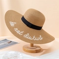 Detalle de un sombrero de paja de playa con bordado Do Not Disturb y cinta negra - 55-59CM / Caqui