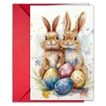Detalle de tarjeta de Pascua en acuarela con conejitos, huevos y sobre rojo - Estilo Dos Conejos De Orejas Largas Con Cuatro Huevos Manchados (T020402177)