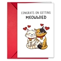 Detalle de tarjeta de boda con gatos y sobre rojo con texto de Congrats On Getting Meowwied - Estilo Boda de Gato de Dibujos Animados (T020402188)