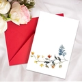 Tarjeta de felicitación floral con sobre rojo sobre elegante fondo de seda - Girasol
