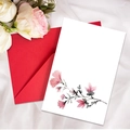 Florale wenskaartenset met roze bloemen en een klassieke rode envelop op zijde - Roze Inktstijl Bloem