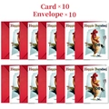 Set di 10 divertenti biglietti di auguri con gallo e 10 buste rosse disposti in una griglia - Biglietti Auguri Gallo Canterino (Set di 10)