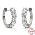 Σκουλαρίκια κρίκοι C από ασήμι 925 με πέτρες moissanite 2 καρατίων σε λευκό φόντο - Ασήμι 925 / Λευκόχρυσο