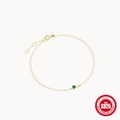 Macro shot of S925 sterling silver chain with green birthstone and lobster clasp - Gold January